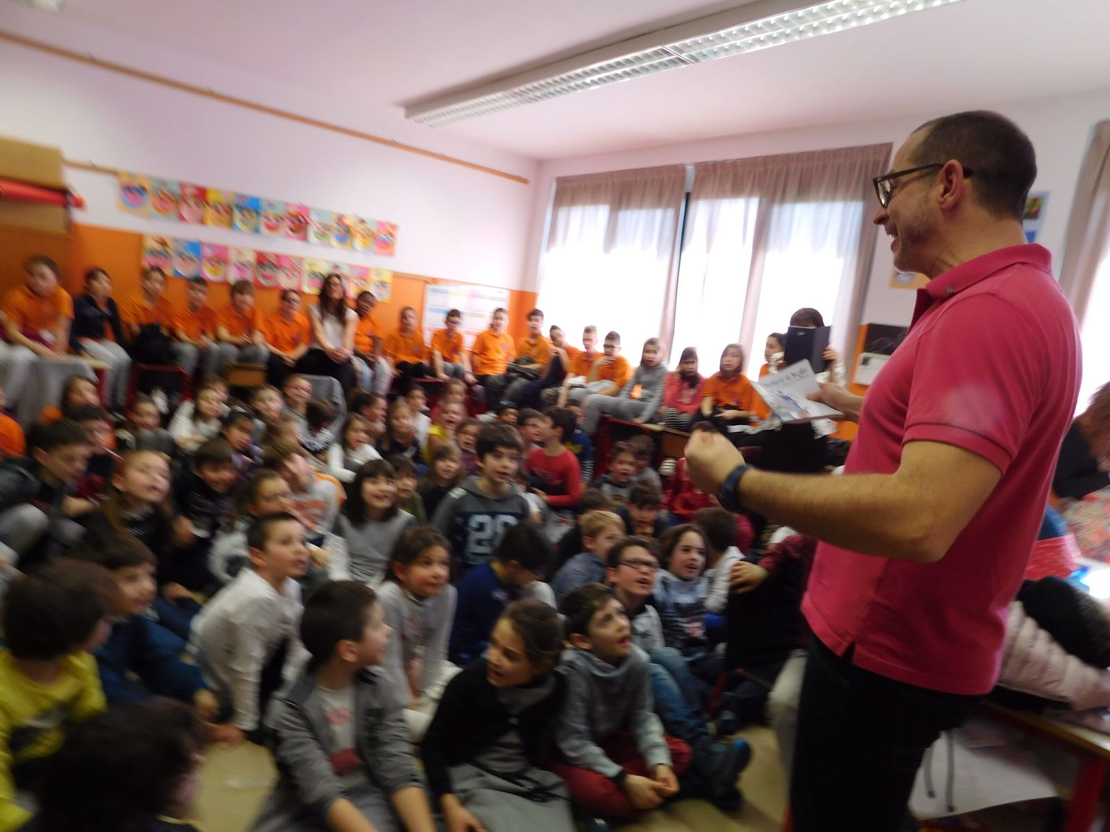 INCONTRO CON IL DIRETTORE DEL TEATRO DONIZETTI FRANCESCO MICHELI - SCUOLA PRIMARIA PASCOLI DI SCANZO