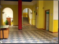 atrio interno della scuola primaria di Pedrengo