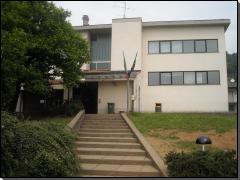 Vista esterna della scuola primaria di Rosciate