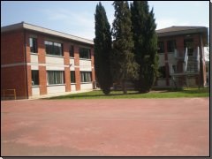Cortile interno della scuola primaria di Scanzorosciate