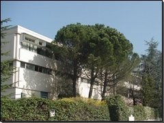 Vista esterna della scuola secondaria primo grado di Scanzorosciate